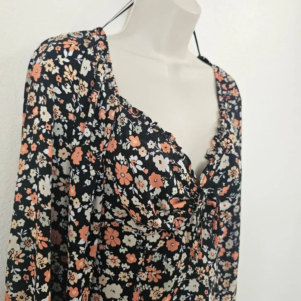 ASTR THE LABEL Floral Crop Top in Black-Rust Multi Size L
